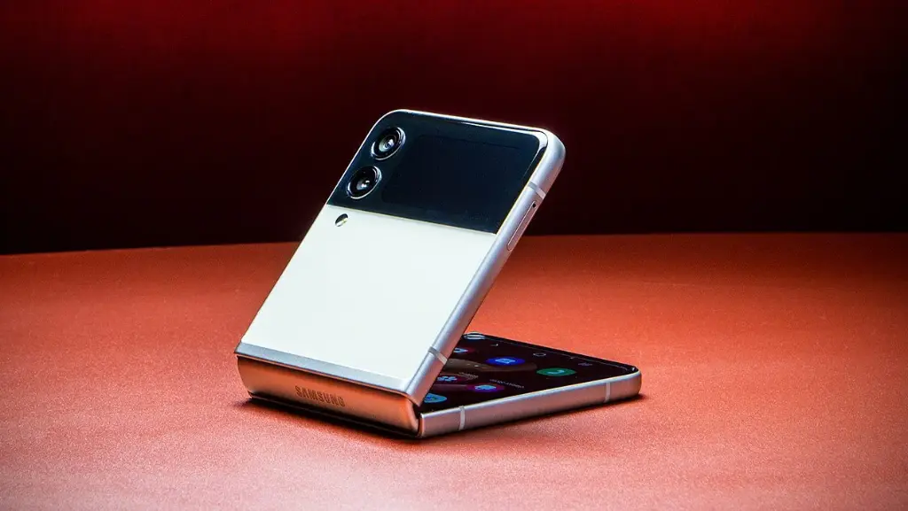 Samsung-Galaxy-Z-Flip-4 5.webp